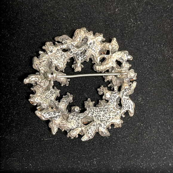 VINTAGE RHINESTONE FLORAL WREATH BROOCH - Picture 4 of 7